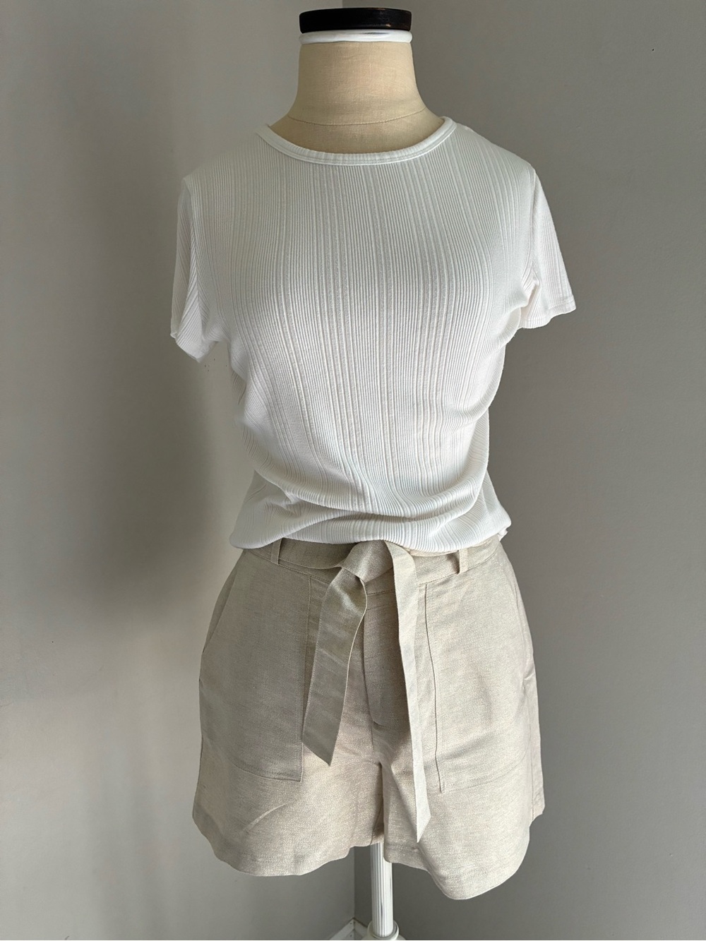 Esqualo Cream Gold Metallic Semi Casual Shorts Size 8